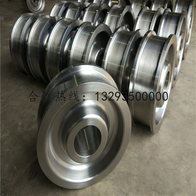 鍛件生產(chǎn)過程中，怎么來改善原材料的組織和性能